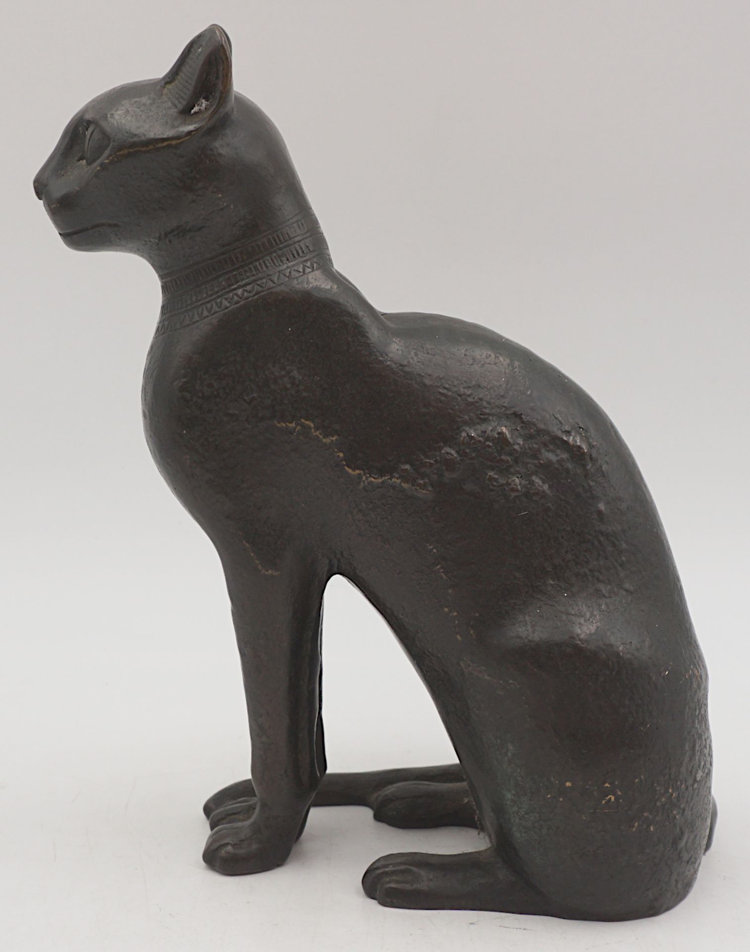 1 Bronzefigur der ägytischen Katzengöttin „Bastet“ unsign. wohl 20. Jh. - Bild 2 aus 4