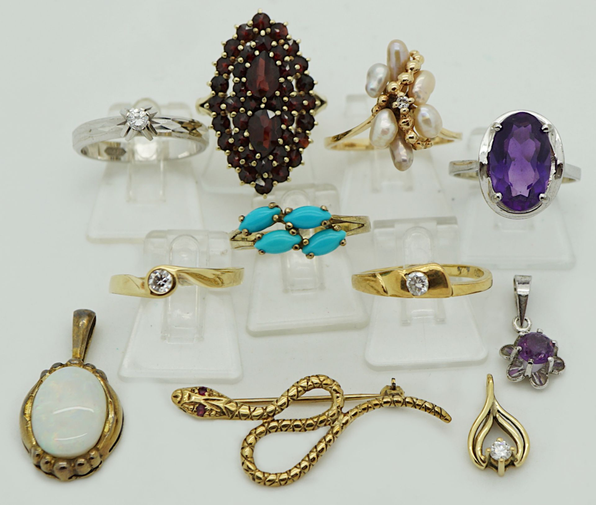 1 Konv. Schmuck GG/WG 8/14ct. u.a. z.T. mit Brill. Edelsteinen Amethyst, Granate, Perlen u.a.