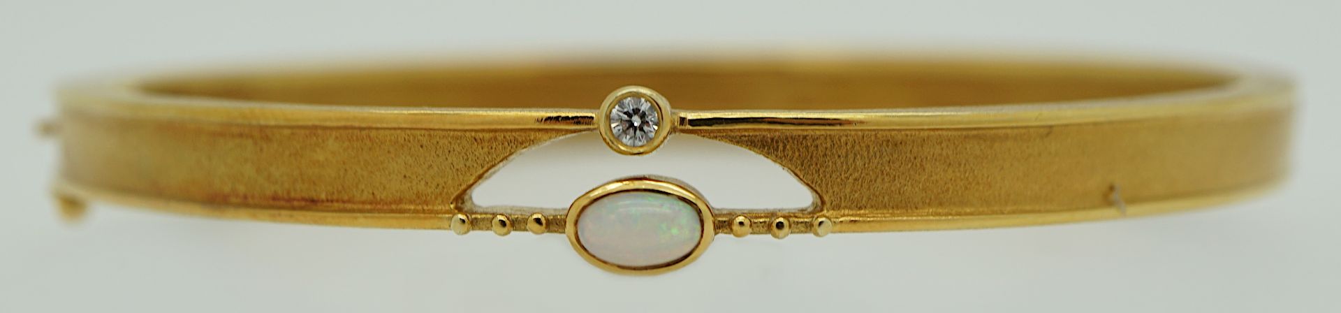 1 Damenarmreif GG 14ct. Opal Brill.