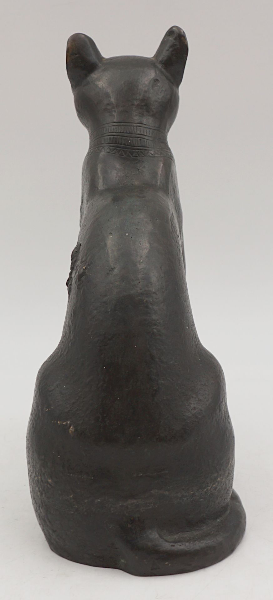 1 Bronzefigur der ägytischen Katzengöttin „Bastet“ unsign. wohl 20. Jh. - Bild 3 aus 4