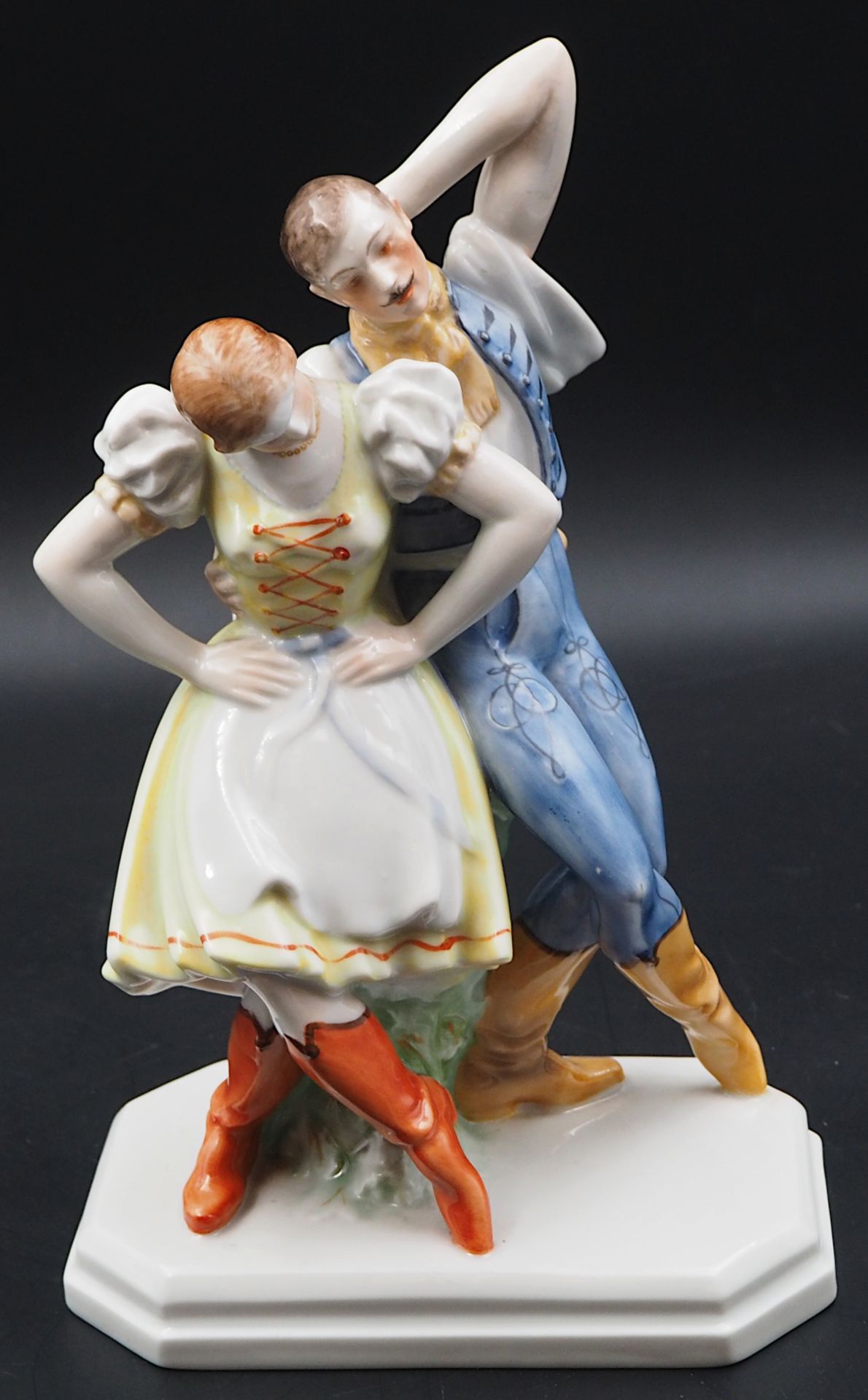 1 Porzellanfigur HEREND "Tanzendes Paar in ungarischer Tracht" auf Sockel signiert LUX Elek - Image 2 of 6