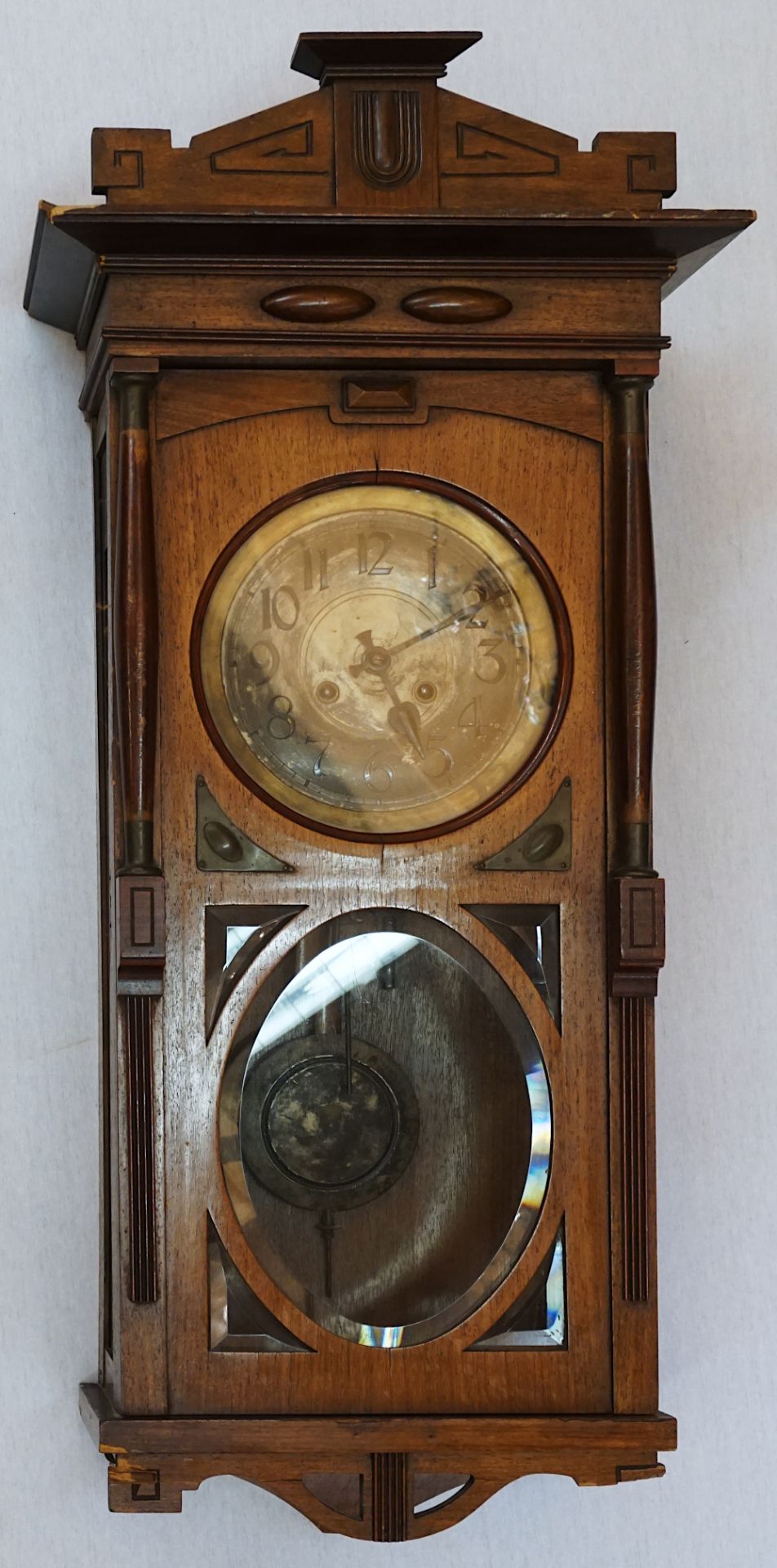 1 Wanduhr wohl um 1910/1920 Holzgehäuse min. beschn.