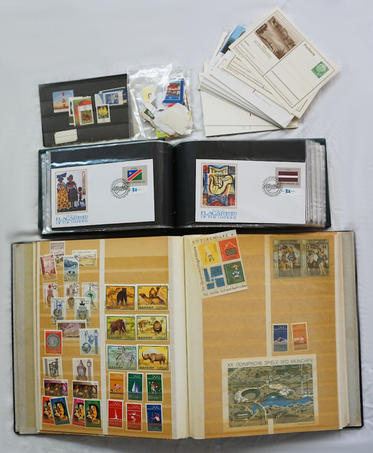 1 Konv. Briefmarken/Postkarten/Briefumschläge in ca. 23 Alben vor allem KOBRA: