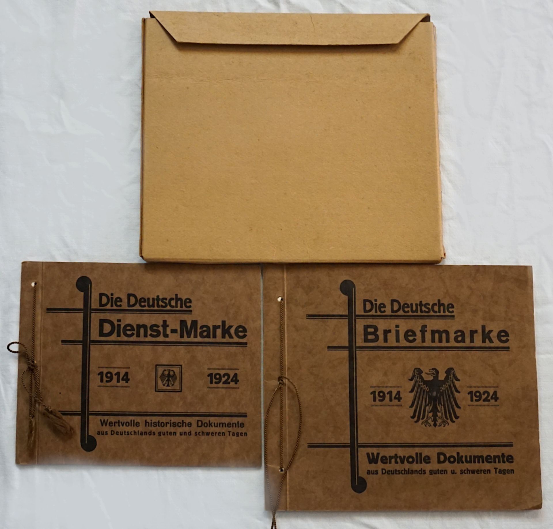 2 Heftchen "Dienstmarken 1914-1924"/"Die Deutsche Briefmarke 1914-1924"