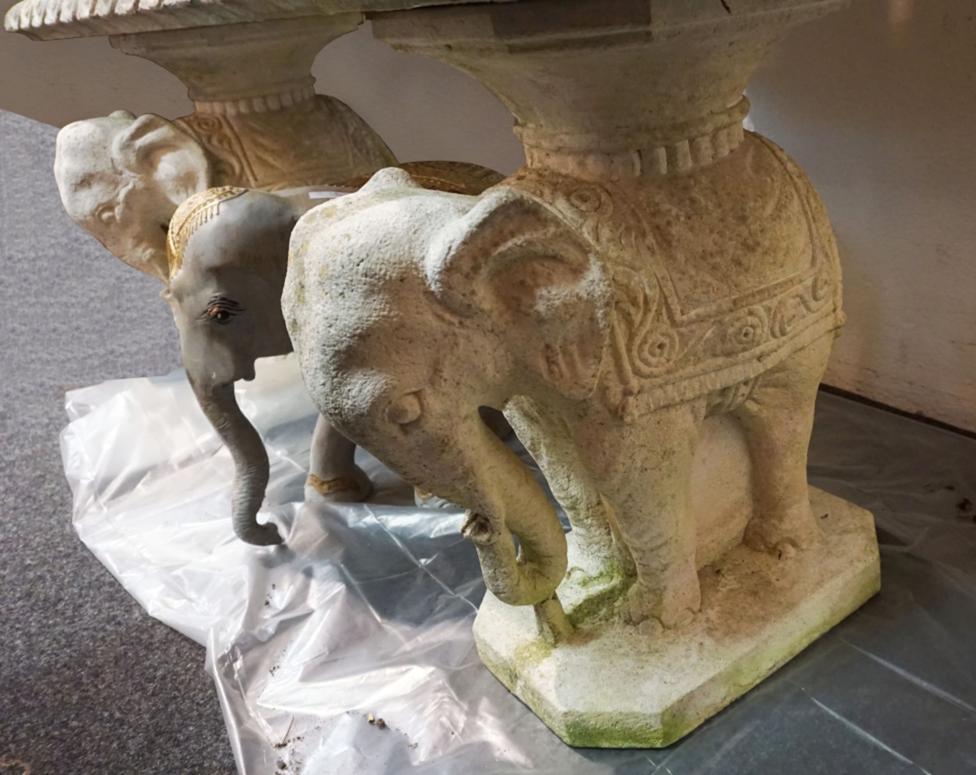4 Blumenständer in Form indischer Elefanten Keramik 20. Jh. - Image 2 of 5