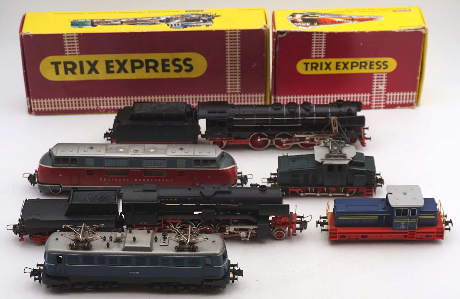 1 umfangreiche Sammlung Modelleisenbahn TRIX EXPRESS u.a. (in 5 Regalfächern):