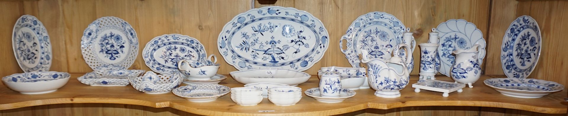 1 Konvolut Porzellan MEISSEN, STADT MEISSEN z.T. mehrfach gestr., "Zwiebelmuster in Blau", - Bild 2 aus 3