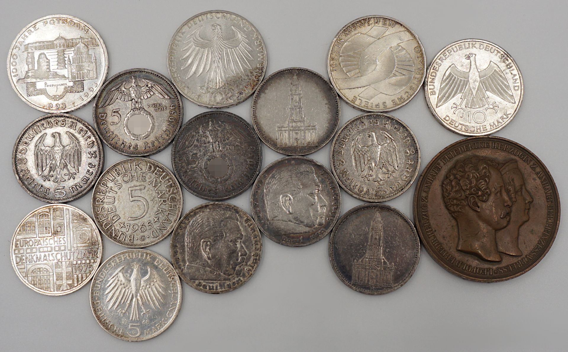 1 Konv. Münzen Silber u.a. BRD 10 DM, Deutsches Reich 5 DM, II. WK, Medaille "L.F. Herzog zu Anhalt"