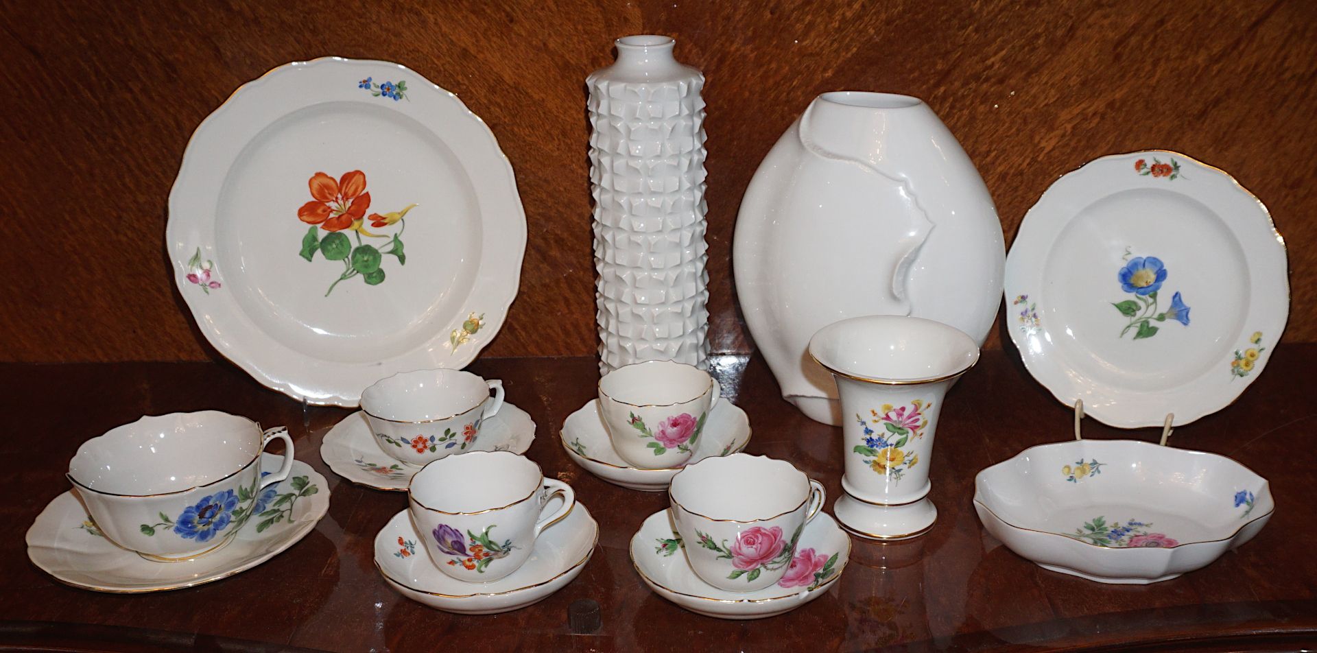 1 Konvolut Porzellan MEISSEN u.a. z.T. mehrfach gestrichen, "Blumendekor"/"weiß", - Bild 2 aus 2