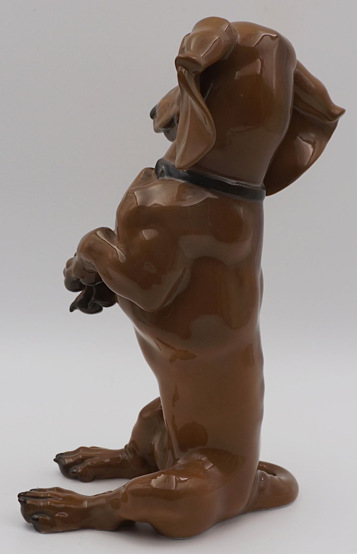 1 Porzellanfigur ROSENTHAL nach 1980 "Männchen machender Dackel" Design: Prof. Theodor KÄRNER - Bild 3 aus 5