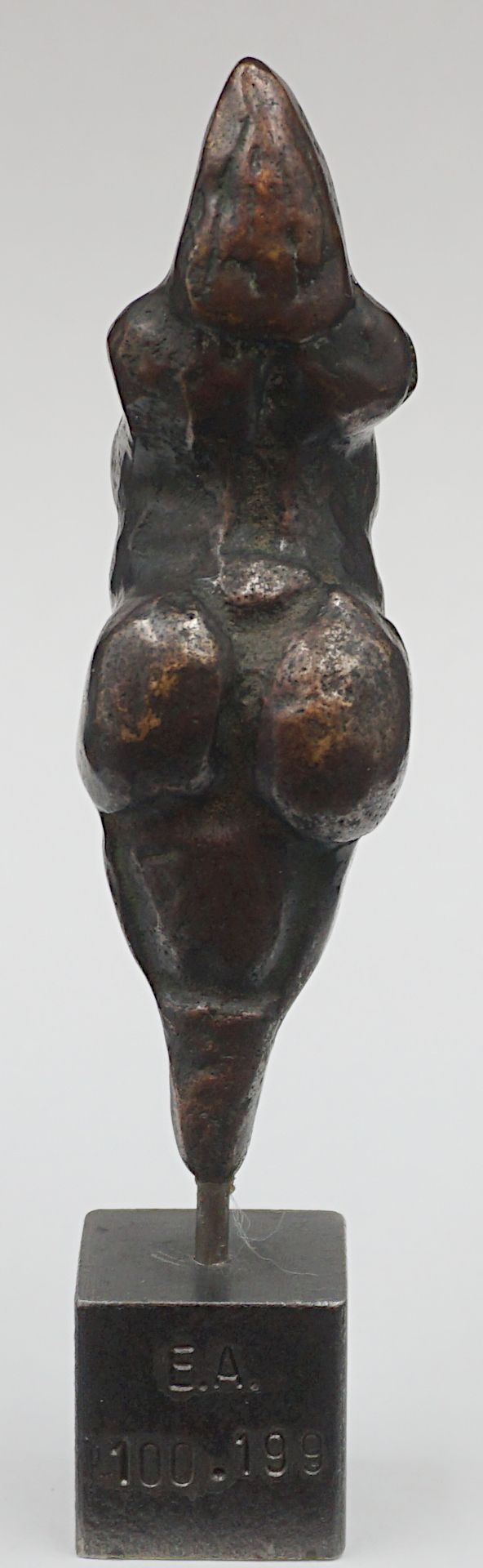 1 Bronzefigur "Venus" rückseitig monogrammiert E.A. (wohl Ekkehard ARENS *1957) - Bild 3 aus 5