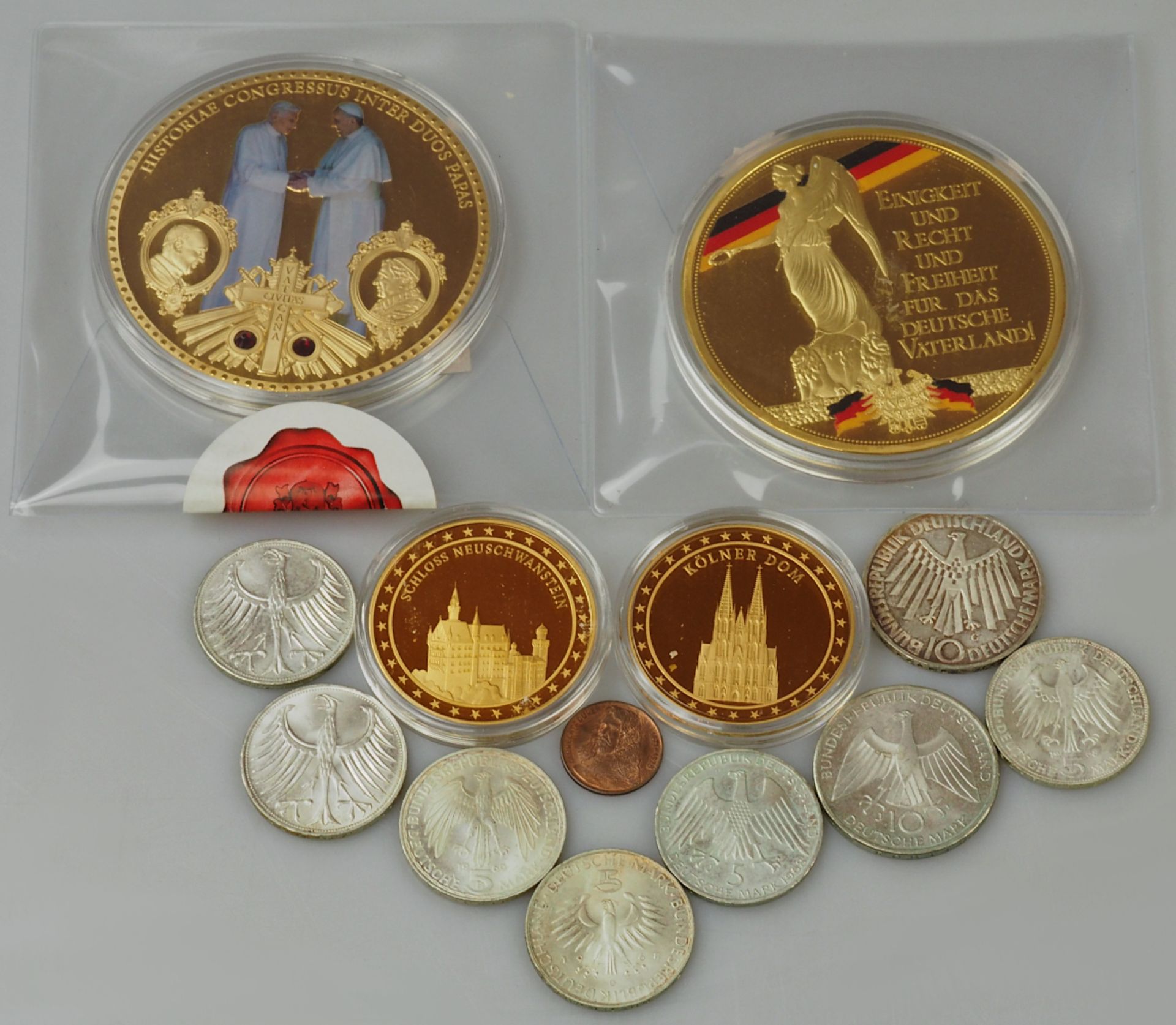 1 Konv. Münzen/ Medaillen Si. u.a. z.T. Kupfer verg. BRD 5/10DM u.a. Gsp.