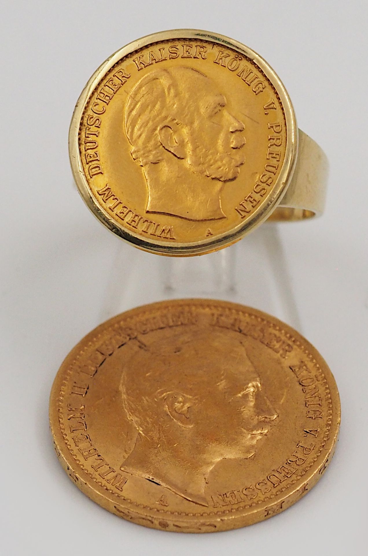 1 Ring GG 14ct. mit gefasster Goldmünze "Deutscher Kaiser" sowie 1 Münze GG "Deutsches Reich 20 Mark