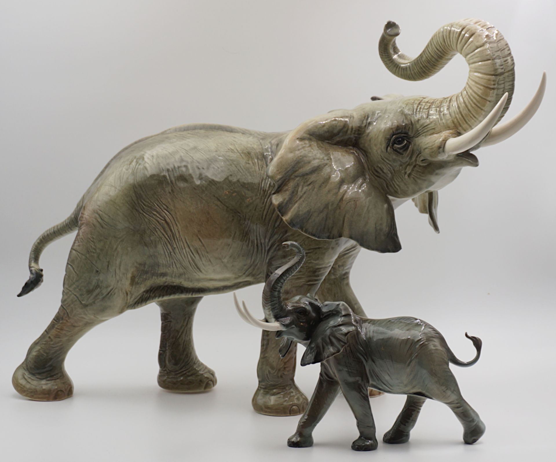 1 Porzellanfigur GOEBEL "Afrikanischer Elefant" wohl 2. Hälfte 20. Jh.