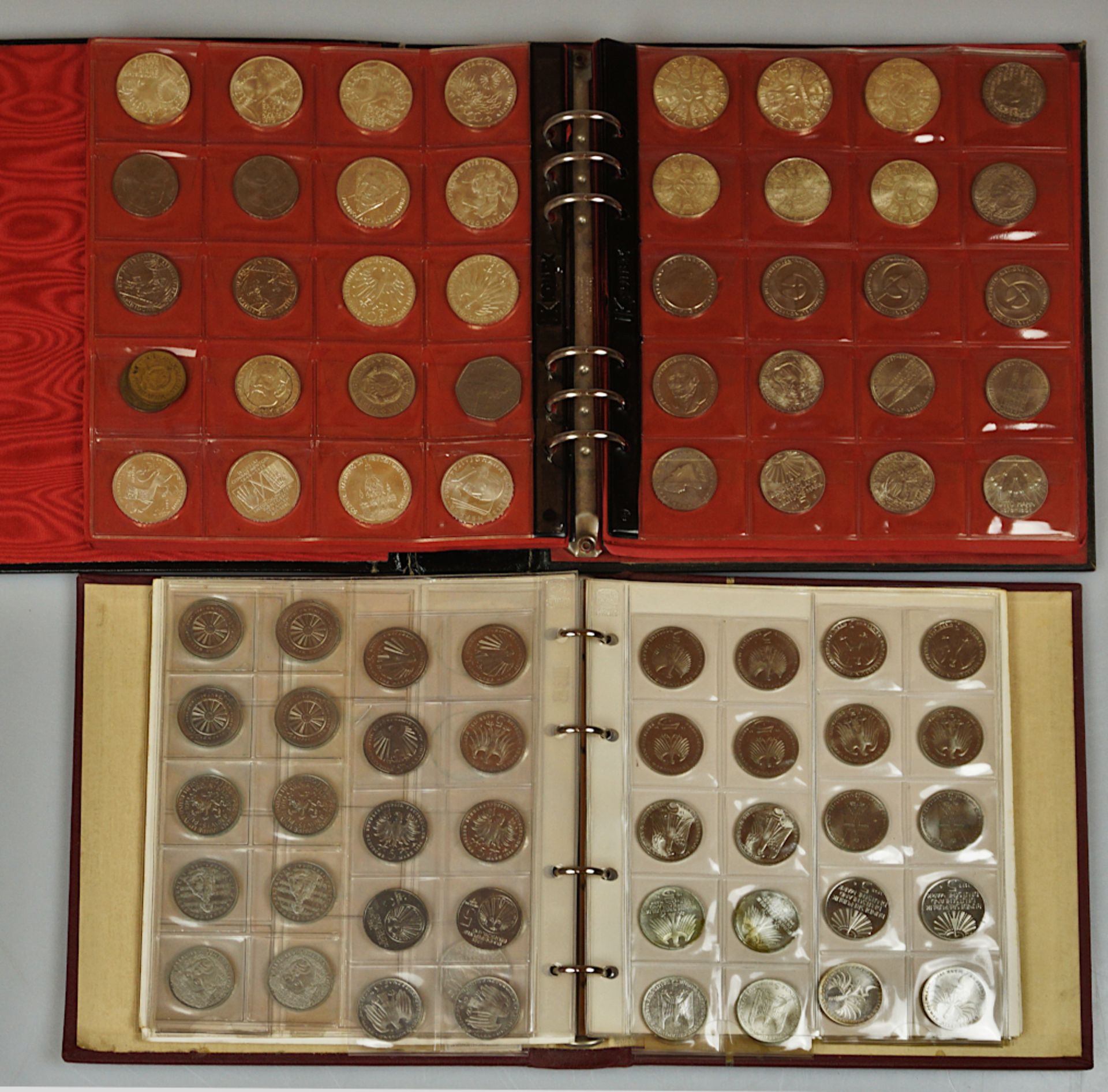 1 Konv. Münzen/Medaillen Silber u.a. in 2 Alben
