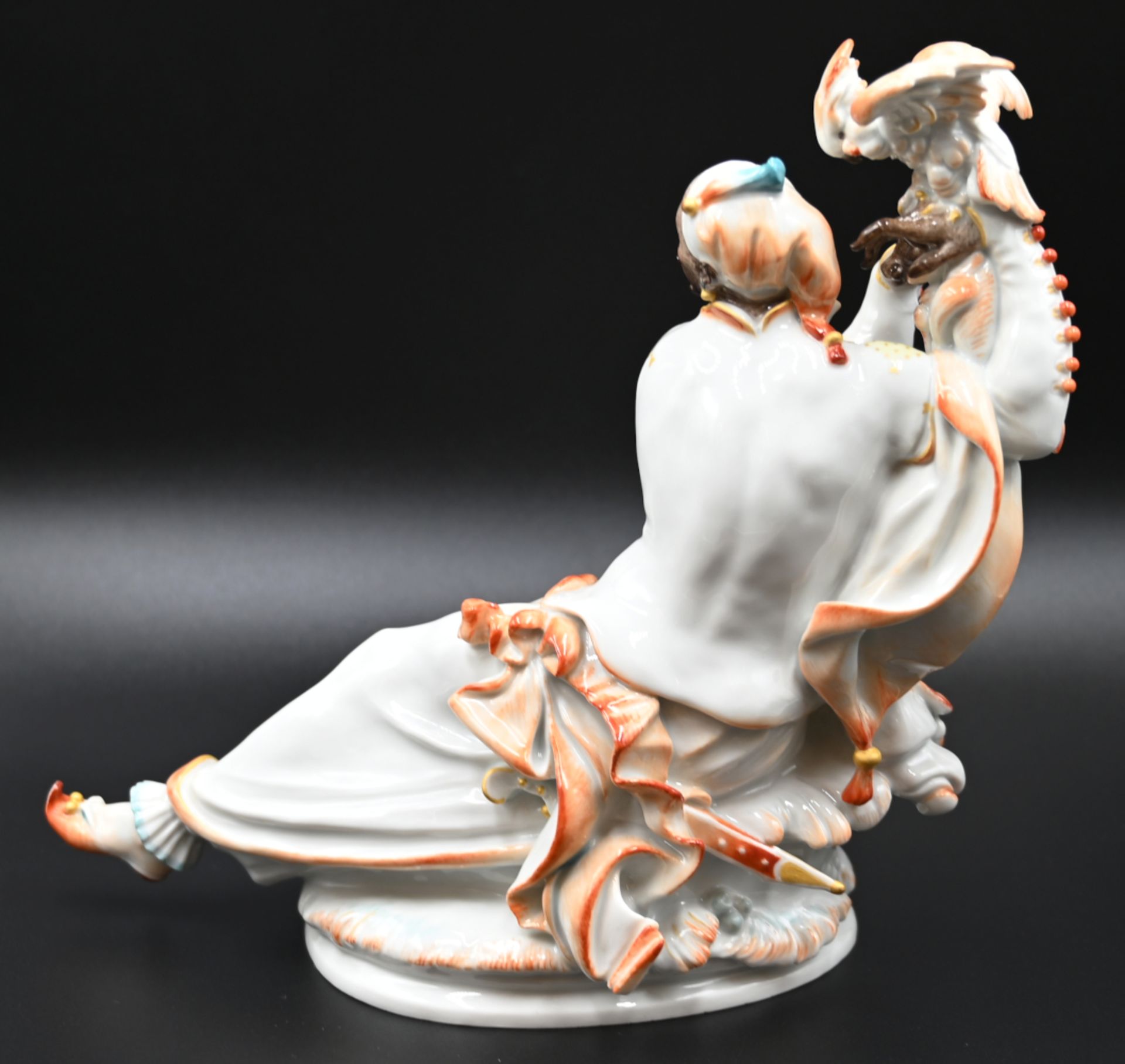 1 Figur Porzellan MEISSEN Schwertermarke 3 Schleifstriche, "Mohr mit Kakadu", Entwurf Paul SCHEURICH - Image 3 of 6