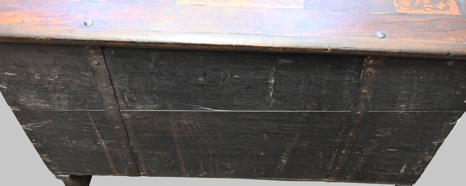1 Hochzeitstruhe Holz intarsiert/dat. „1800“, frontseitig „Wunder auf der Hochzeit zu Kana“ - Bild 5 aus 5