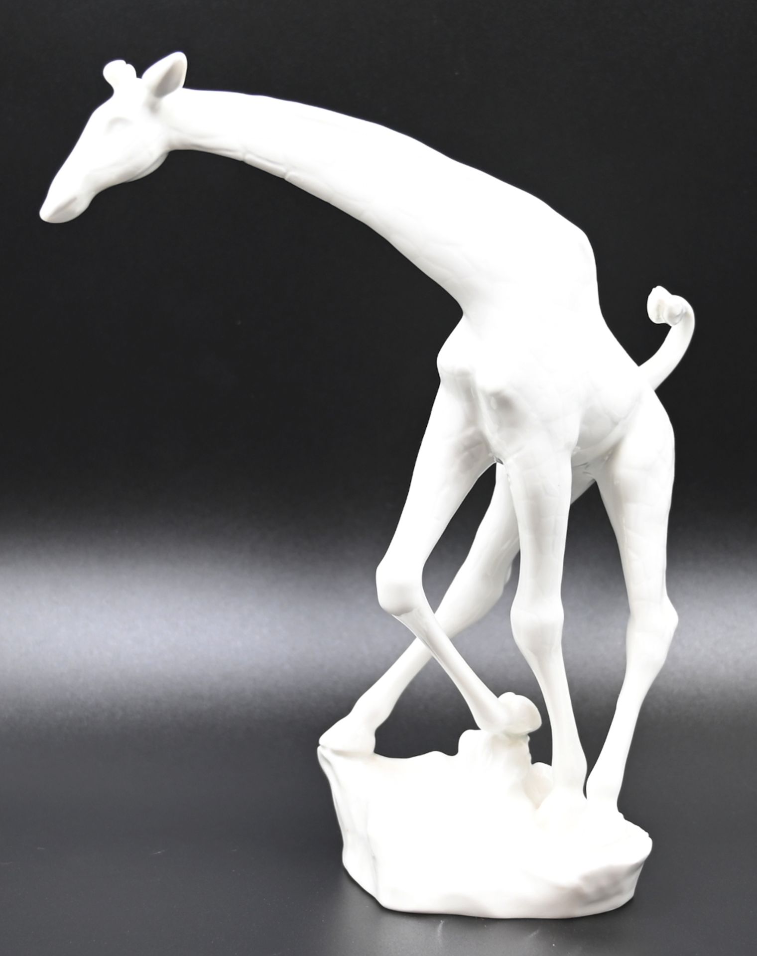 1 Figur Porzellan MEISSEN Schwertermarke 3x gestr. "Giraffe",weiß, auf Terrainsockel monogr. "HD", - Image 2 of 4