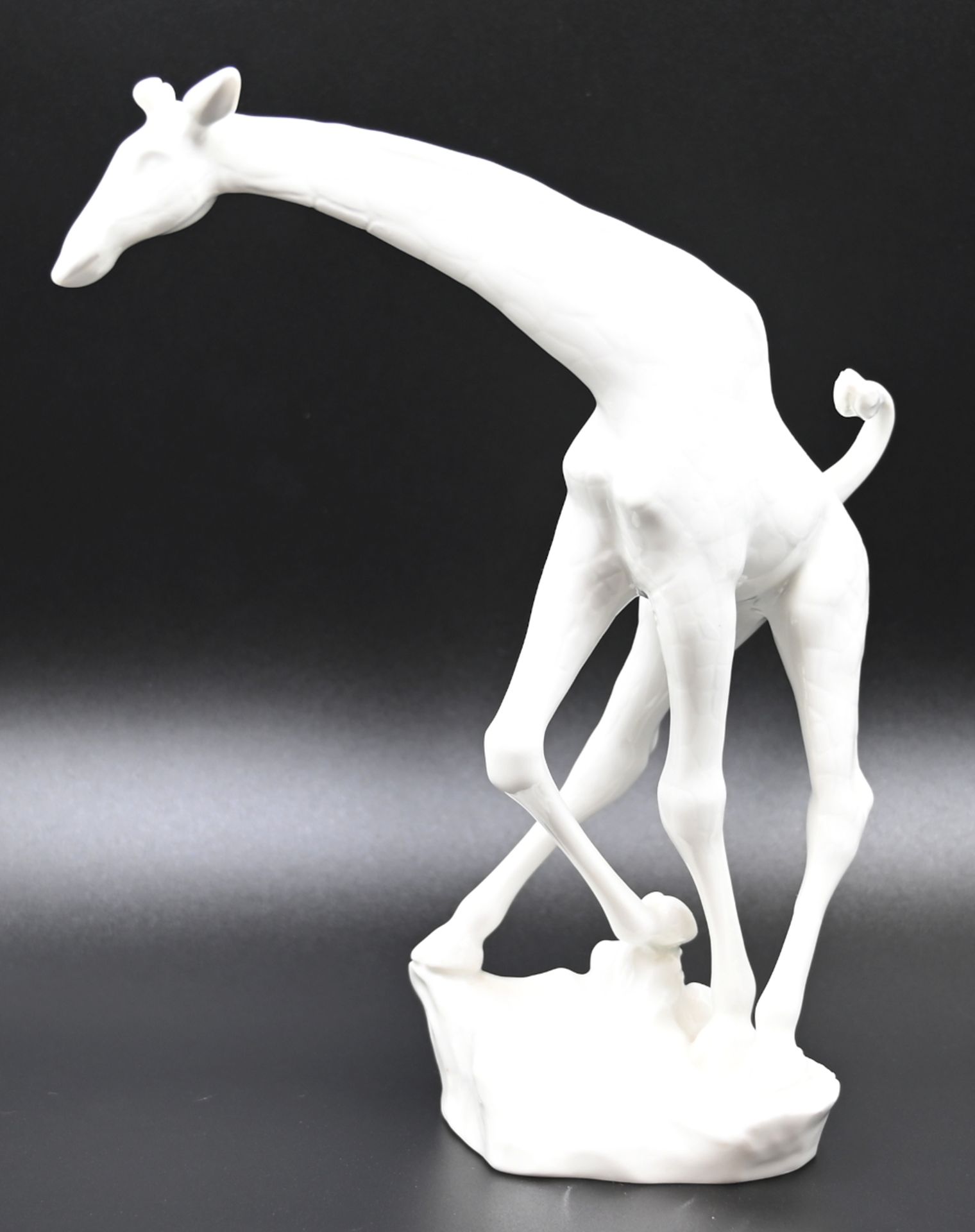 1 Figur Porzellan MEISSEN Schwertermarke 3x gestr. "Giraffe",weiß, auf Terrainsockel monogr. "HD", - Bild 2 aus 4