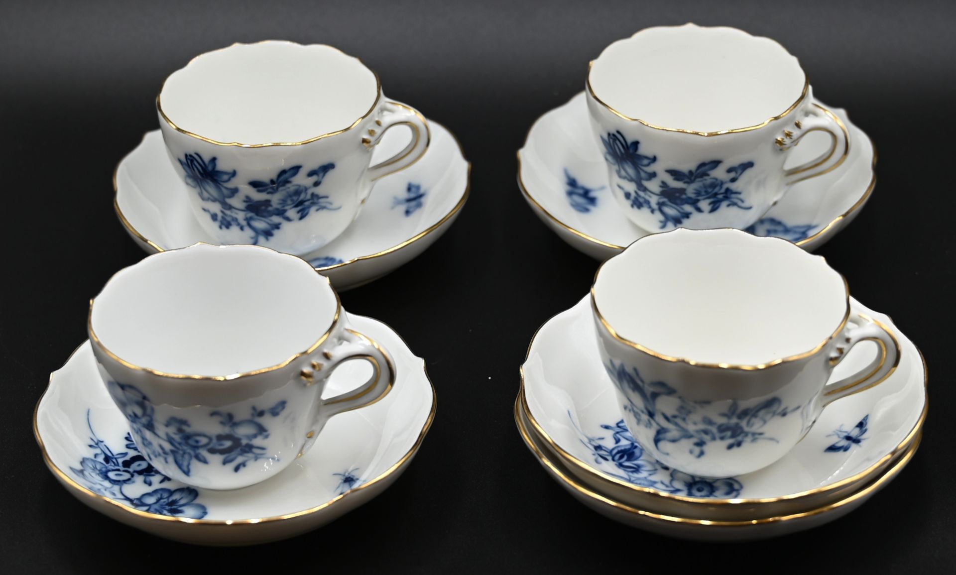 4 Mokkatässchen m. Untertassen Porzellan MEISSEN 2x gestr. "Blaue Blume" goldstaff.