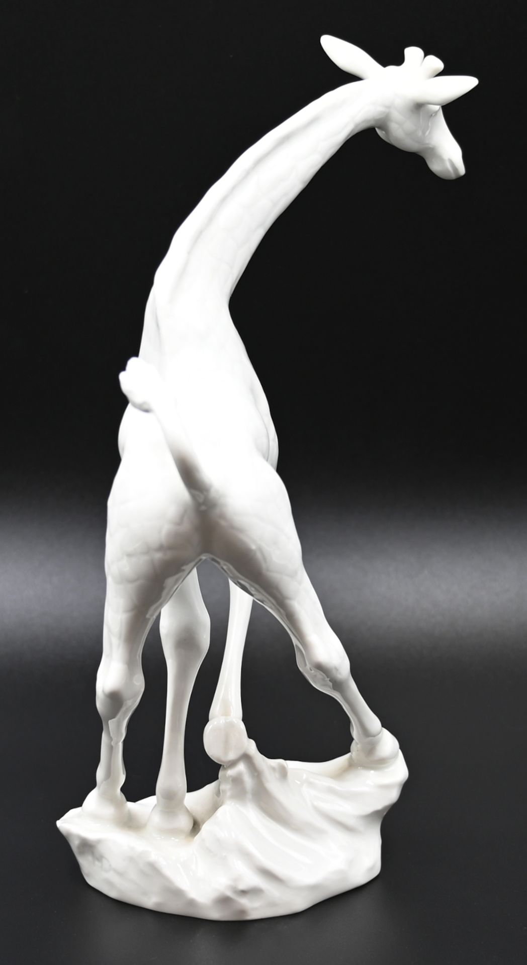 1 Figur Porzellan MEISSEN Schwertermarke 3x gestr. "Giraffe",weiß, auf Terrainsockel monogr. "HD", - Image 3 of 4