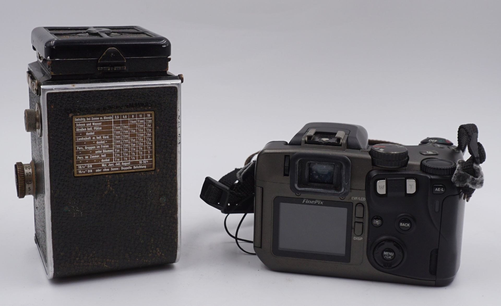 2 Fotoapparate: ROLLEIFLEX "Compur" (Franke&Heidecke-Braunschweig), FINEPIX "S602Z" u.a. ber. Asp. - Image 2 of 3