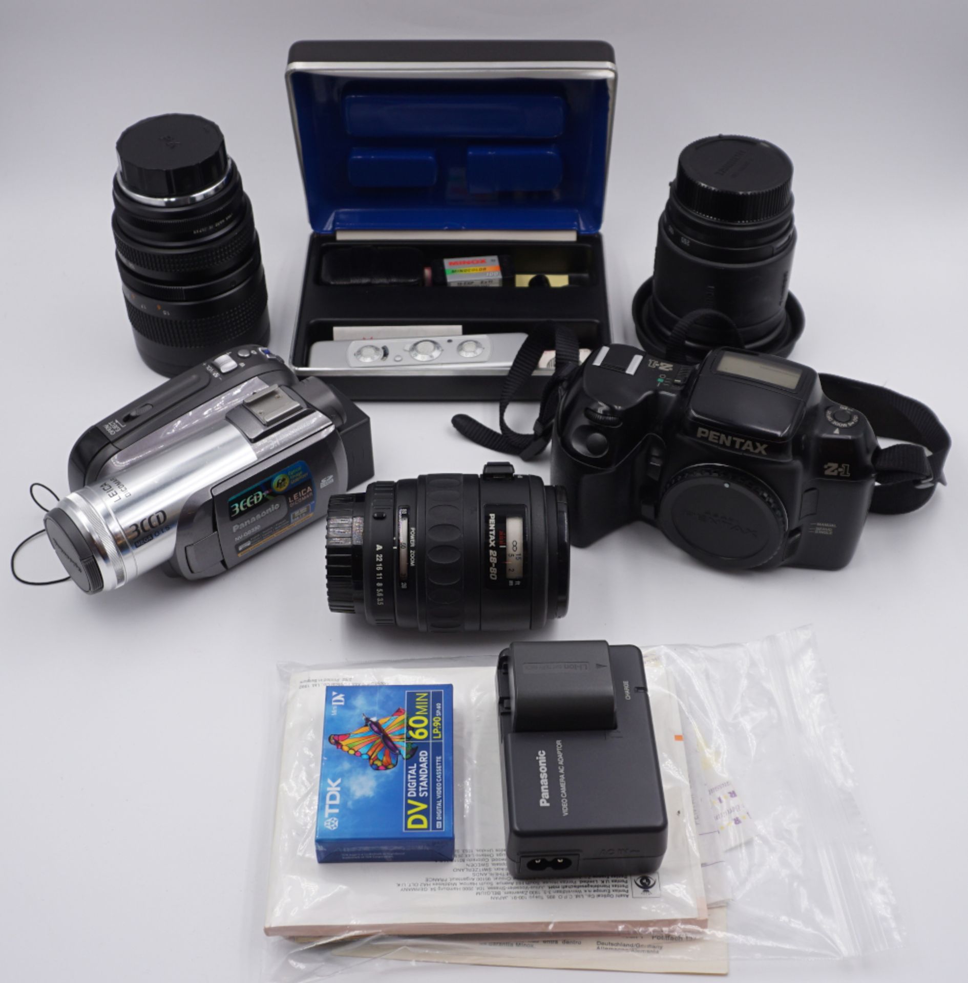 2 Fototapparate PENTAX "Z-1" und MINOX "C 1:3,5/F=15mm"