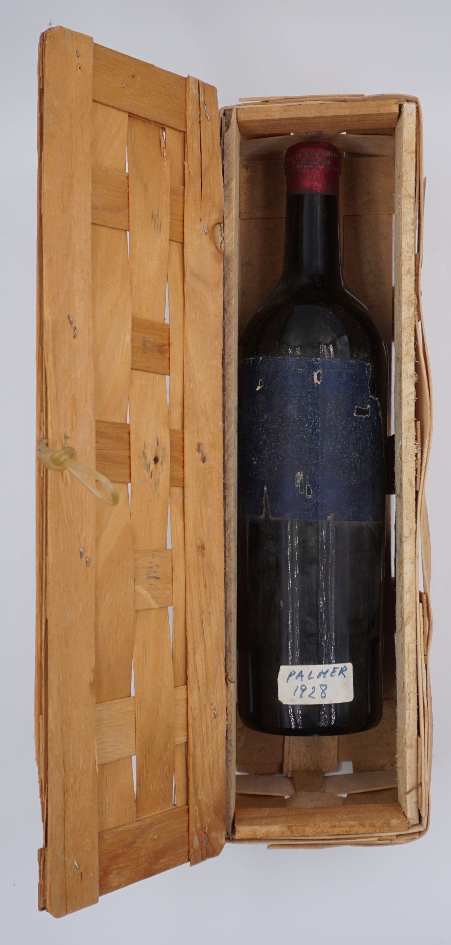 1 Flasche Rotwein auf Verschluss bez. "Chateau-Palmer Margaux" wohl 1928, Etikett stark besch., Asp. - Bild 3 aus 3