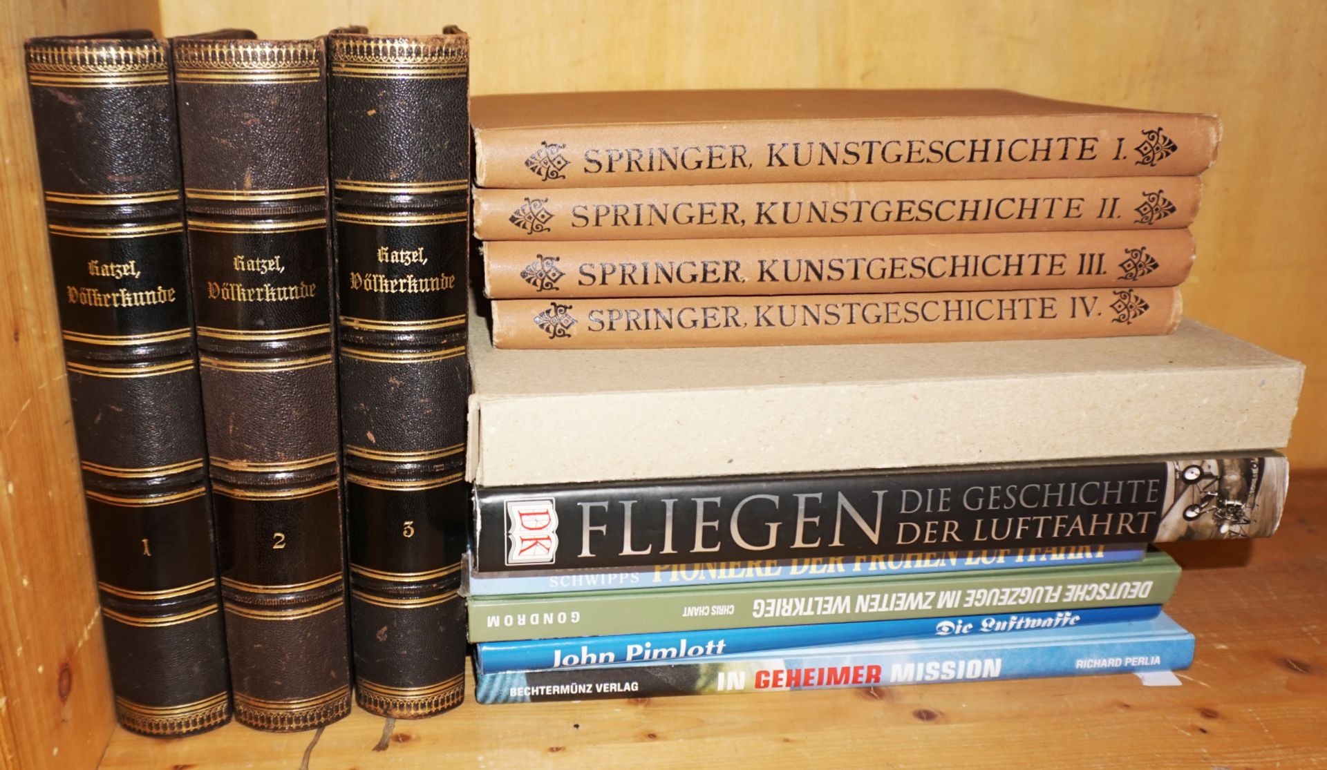 1 kleines Konv. Bücher z.T. 19. Jh./mehrbändig: "Völkerkunde" von Dr. Friedrich HATZEL Leipzig 1887 - Image 2 of 2