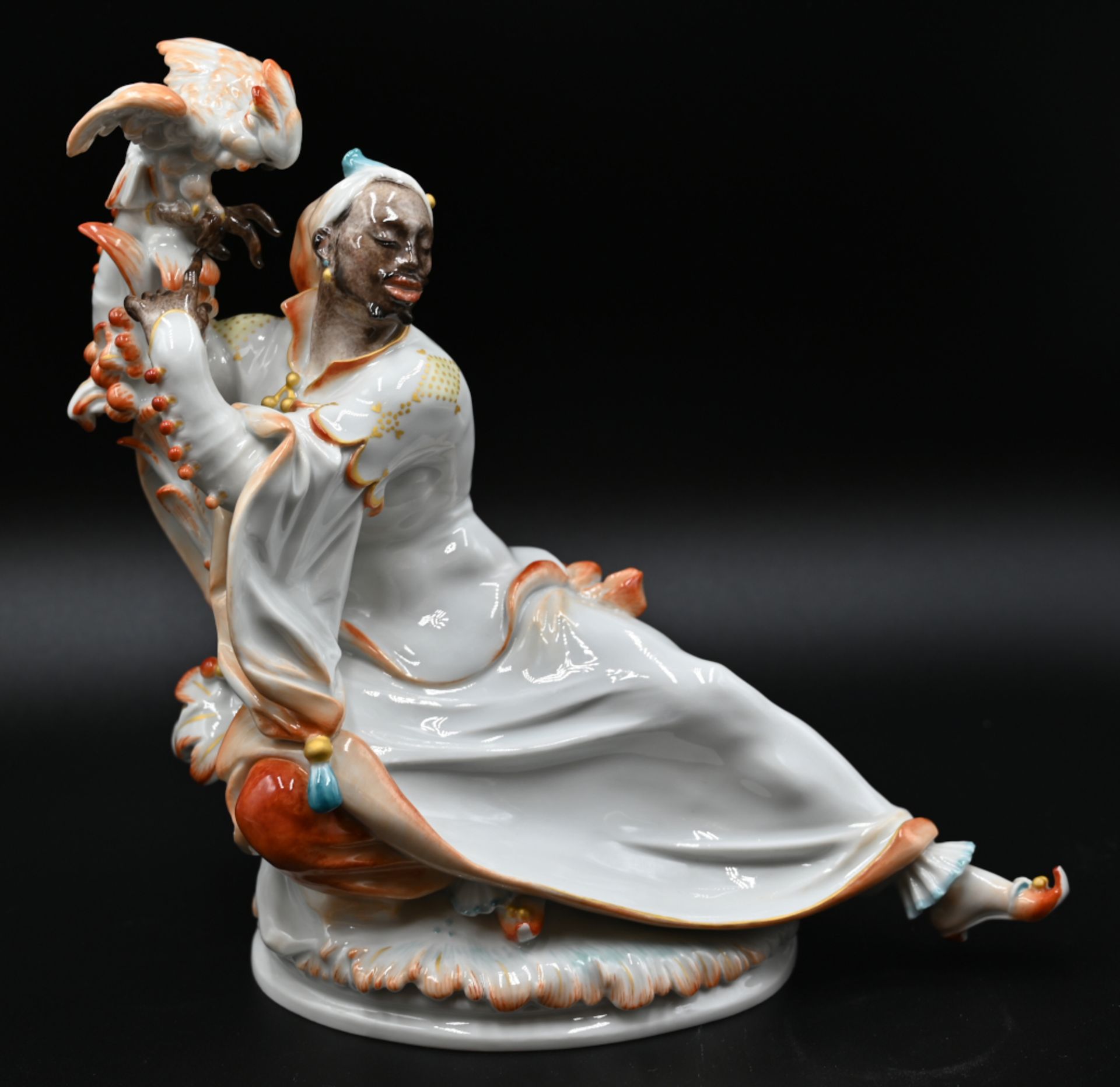 1 Figur Porzellan MEISSEN Schwertermarke 3 Schleifstriche, "Mohr mit Kakadu", Entwurf Paul SCHEURICH