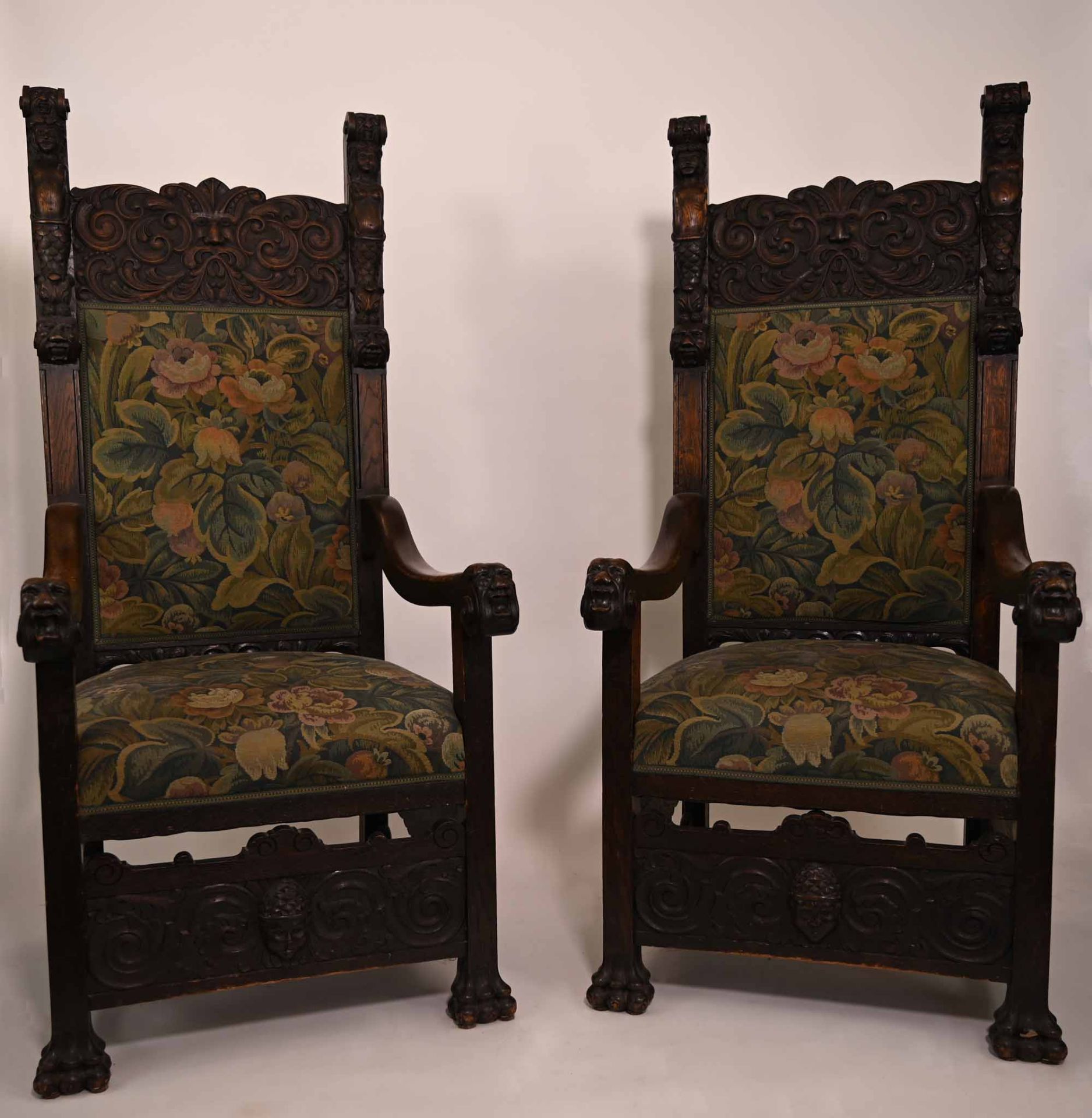 Zwei Sessel, Renaissance-Stil