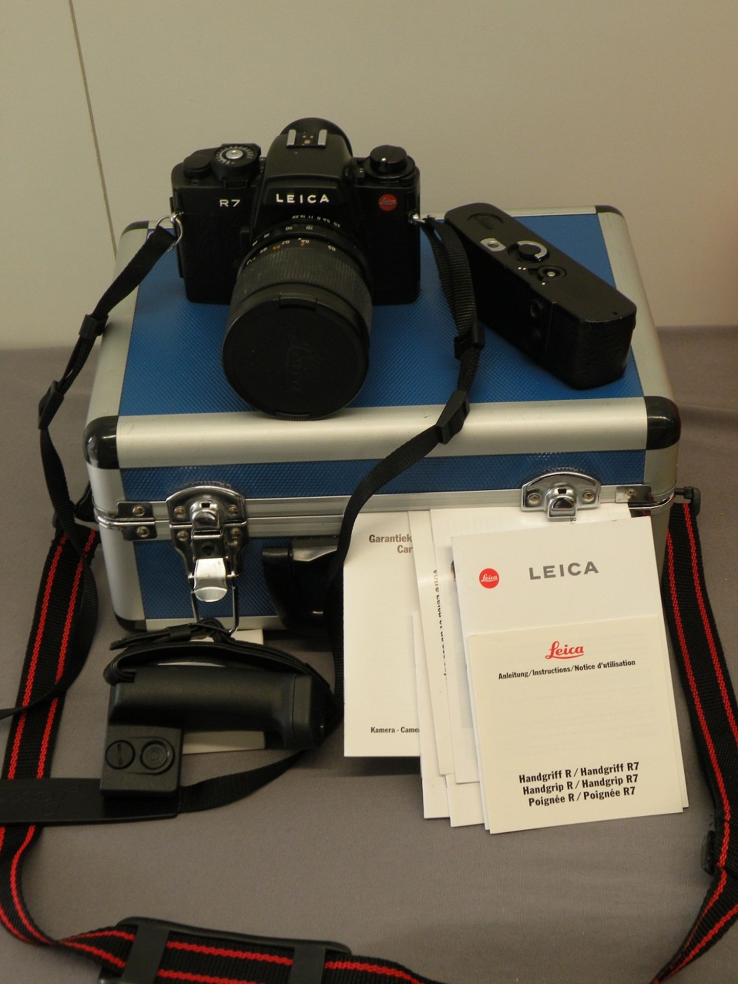 Leica-Kamera mit Zubehör „R7“