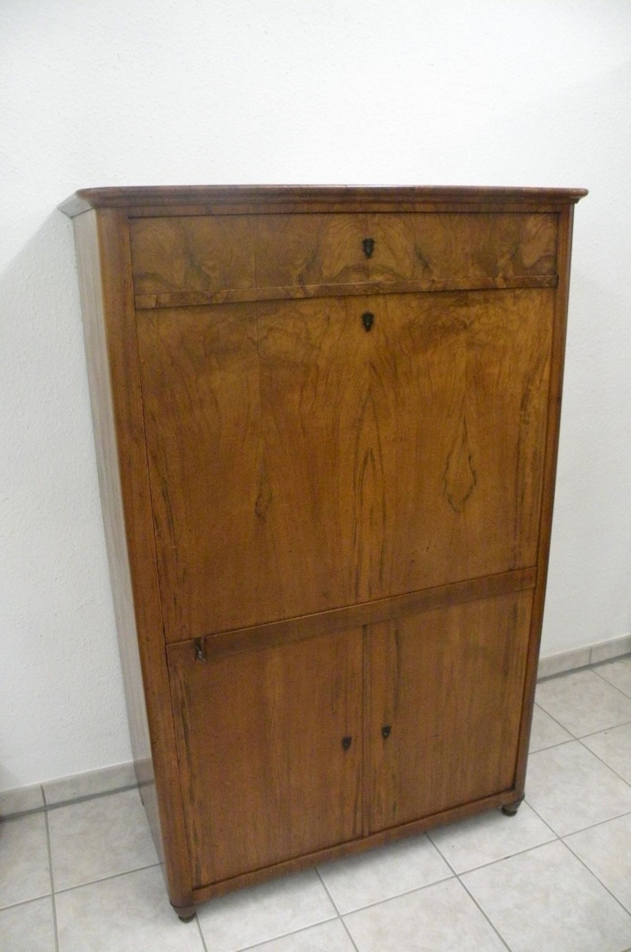 Biedermeier-Schrank Nussbaum