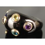 Ring, Onyx mit 6 rund eingefassten Schmucksteinen in verschiedenen Farben, Modeschmuck, Größe