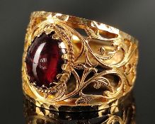 Ring, durchbrochen, violetter Cabochon Schmuckstein, Italien (AR= Arezzo), 585/14K Gelbgold, 5,