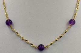 Kette mit Kugeln aus violetten Schmucksteinen, 585/14K Gelbgold, Gesamtgewicht 15,4g, Länge