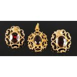 Schmuck-Set, bestehend aus einem Paar Ohrringen und einem Anhänger, Granat und 585/14K Gelbgold,