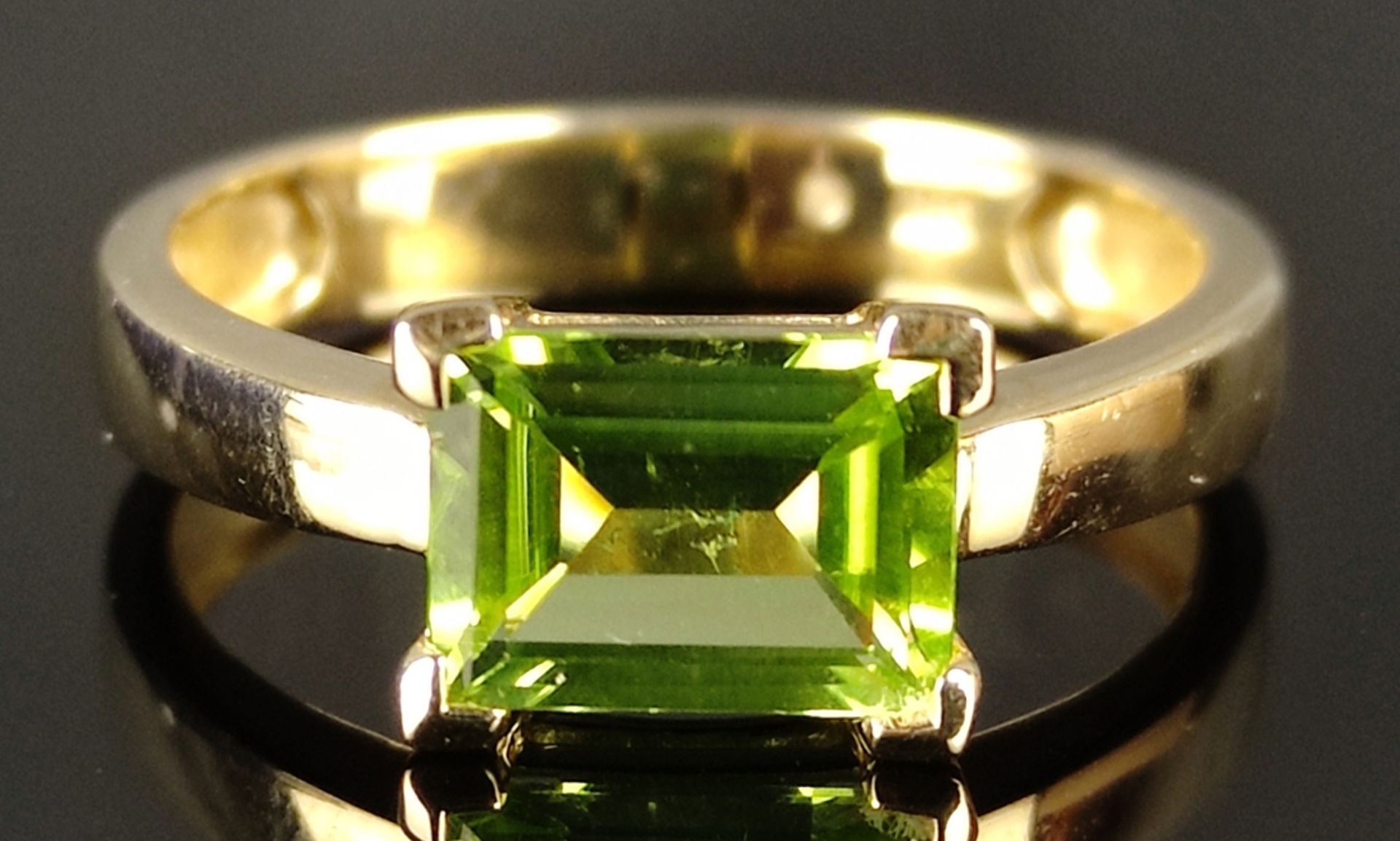 Bandring mit Peridot im Treppen-Schliff, 585/14K Gelbgold, 3g, Größe 55Band ring with staircase - Image 2 of 5