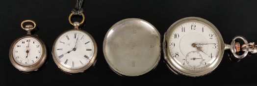 3 Taschenuhren, bestehend aus einer großen Uhr, D 5cm, Gehäuse aus 800 Silber, mit Uhrenkette, anbei