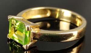 Bandring mit Peridot im Treppen-Schliff, 585/14K Gelbgold, 3g, Größe 55Band ring with staircase