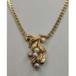 Kette mit floralem Anhänger mit kleinen Perlen, 333/8K Gelbgold, 6g, Länge 38cmNecklace with