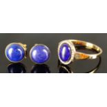 Schmuck-Set, bestehend aus 2 runden Ohrsteckern und einem Ring, Lapislazuli, 333/8K Gelbgold,