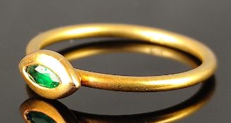 Smaragd-Ring, augenförmig eingefasst in 750/18K Gelbgold, mattiert, 2g, Größe 53Emerald ring, eye-