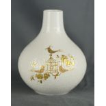 Kugelvase mit schlankem Hals, reliefierter Oberfläche, Weißporzellan mit Golddekor, Rosenthal,