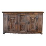 Buffet/Sideboard reich beschnitzter Unterbau mit Maskarons, unter Platte zwei Besteckschubladen,