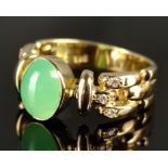 Ring, Band mit kettenförmigen Elementen, kleine Brillanten, mittig Chalcedon-Cabochon, 585/14K