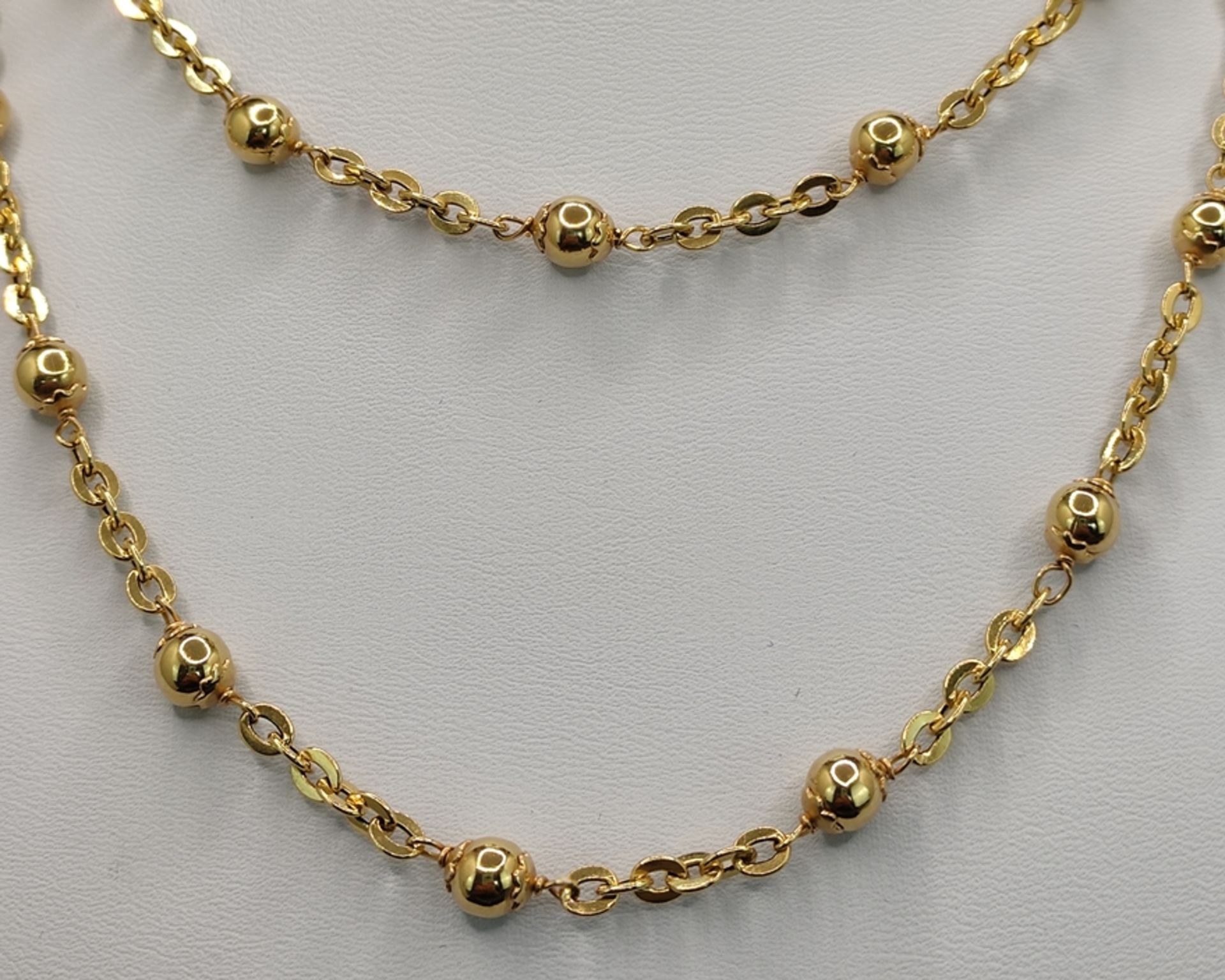 Lange Ankerkette mit Kugelelementen, 750/18K Gelbgold, 25,52g, Länge 82cmLong anchor chain with