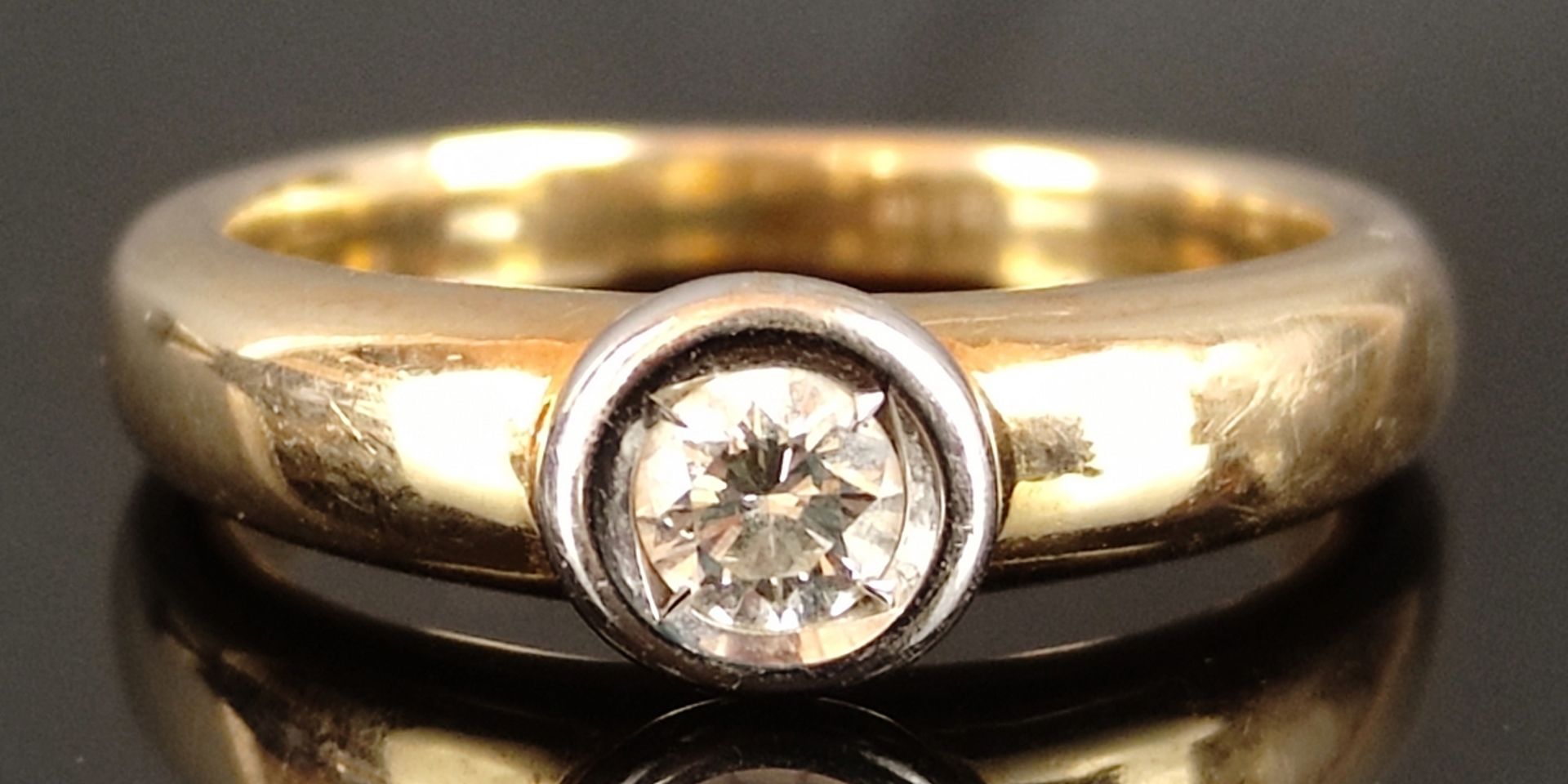 Moderner Brillant-Ring, rund eingefasster Brillant um 0,24ct, 585/14K Weißgold/Gelbgold, 5,7g, Größe - Image 2 of 4