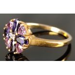 Ring, violette Schmucksteine, mittig kleiner Brillant, 375/9K Gelbgold, Goldschmiedemarke, 2,8g,