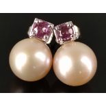 Paar Ohrstecker mit Perlen, rosaner Lüster, und kleinen rosa Schmucksteinen in 585/14K